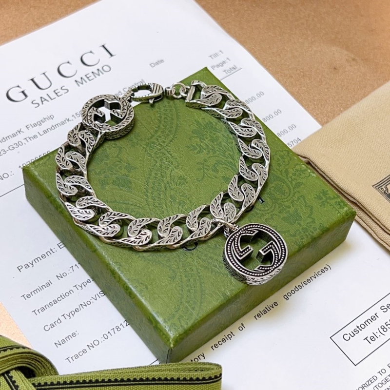 G*u*i bracelets